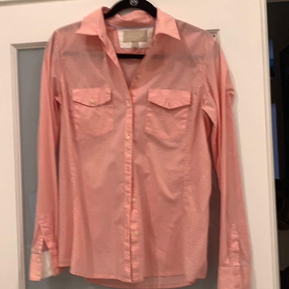 Classic long sleeve cotton shirt.